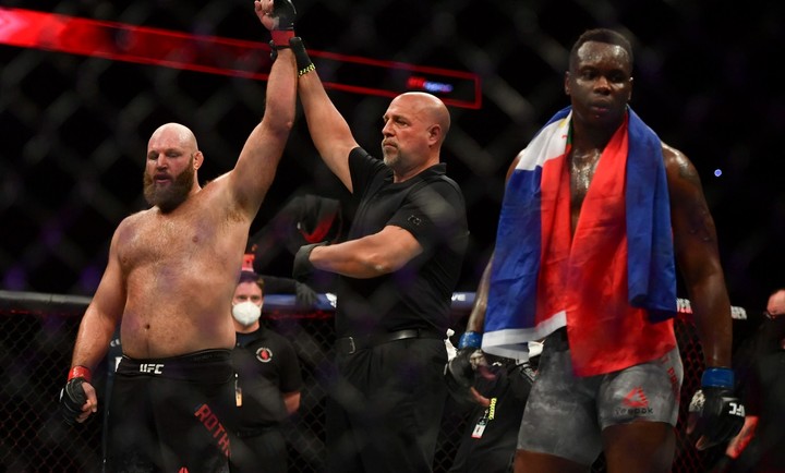 Zvyčajne je medzi nimi tridsaťkilový rozdiel. I tak sa pobili v UFC